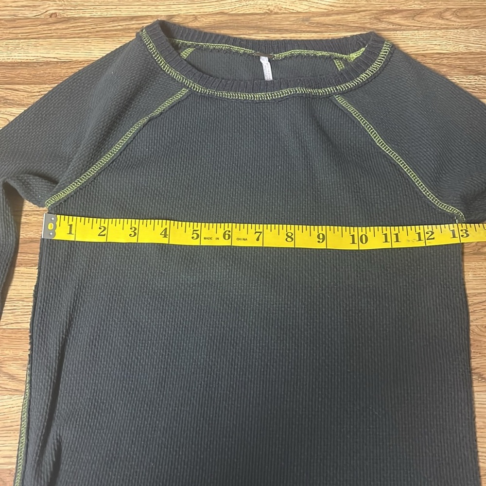 FREE PEOPLE She’s Reversible Cuff Crew Neck Long Sleeve Women’s XS - Picture 12 of 13